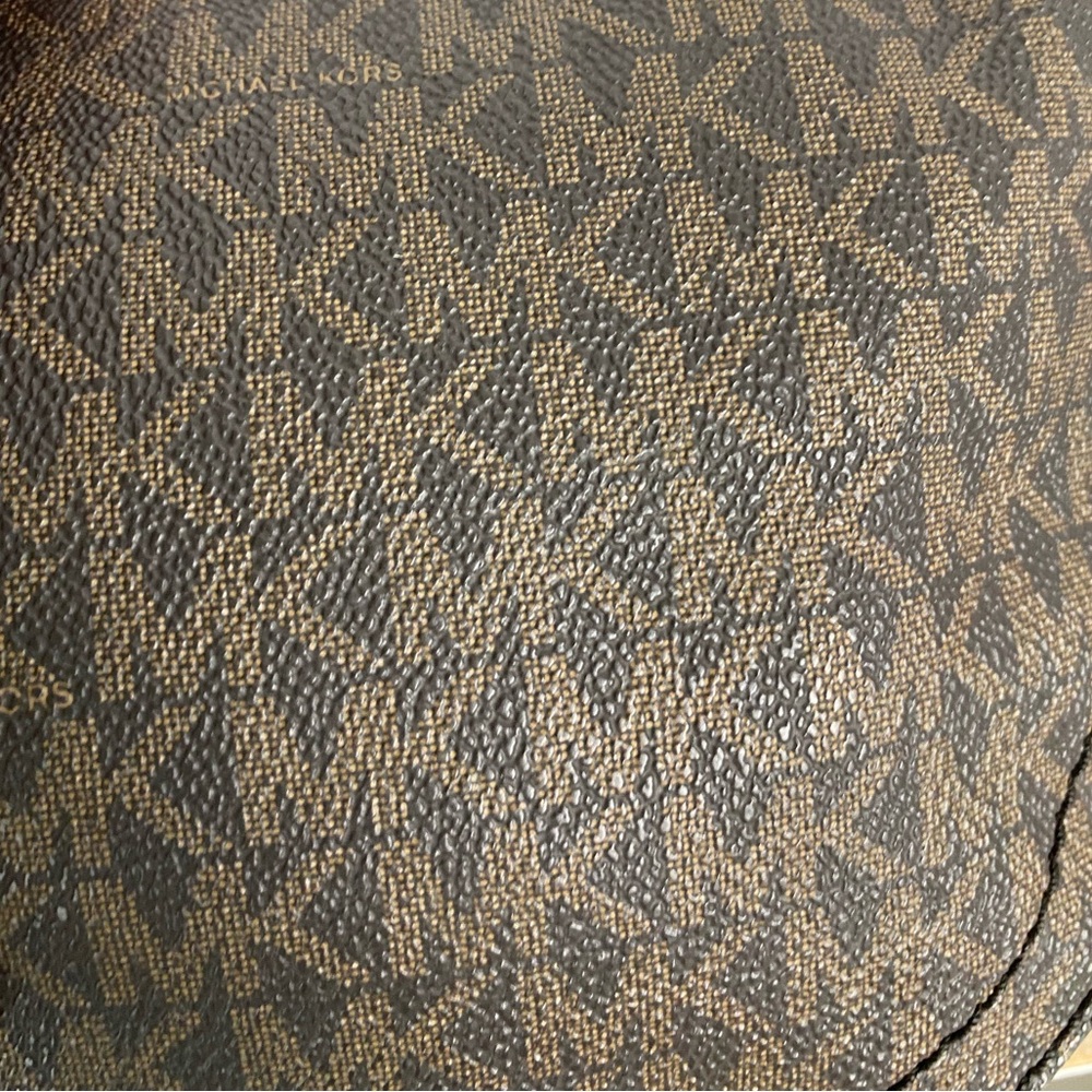 Michael Kors Camden messenger bag signature logo-print canvas gold-tone hardware - Picture 7 of 16